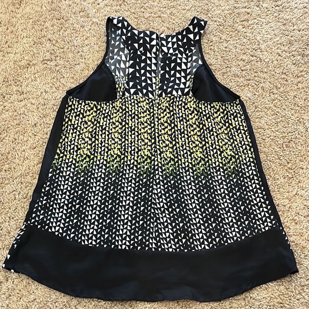 Black Modern Geometric Shape Tank - Picture 6 of 6